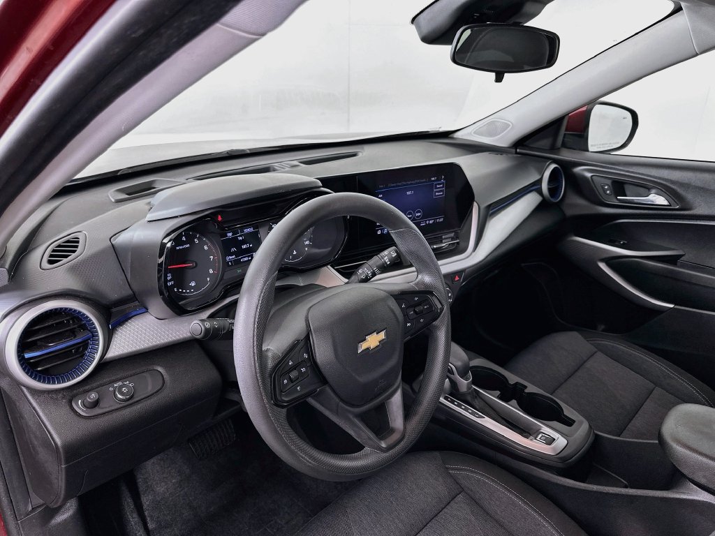 Used 2024 Chevrolet Trax LS w/ LS Convenience Package FWD image 9