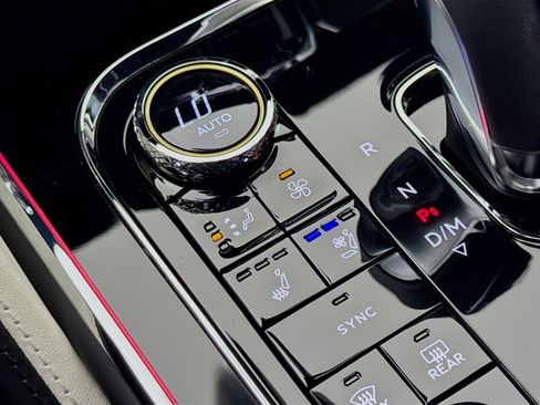 Used 2025 Bentley Flying Spur Plug-In Hybrid AWD/4WD image 20