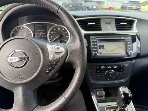 Used 2018 Nissan Sentra SR w/ Technology Package FWD image 8