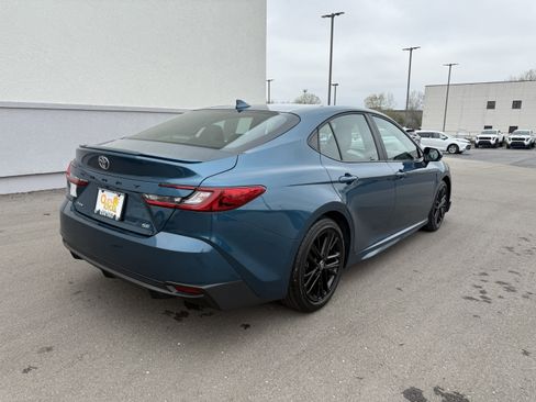 Certified 2025 Toyota Camry SE w/ Convenience Package image 3