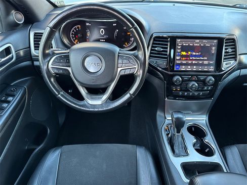 Used 2020 Jeep Grand Cherokee Altitude image 21