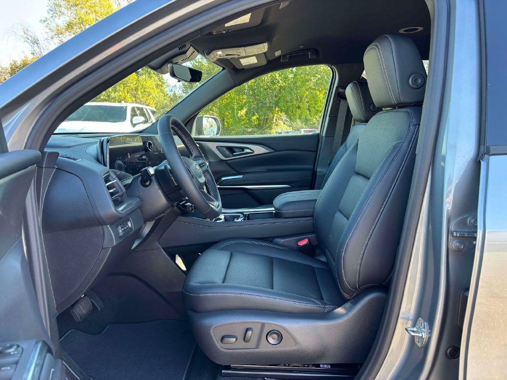 New 2027 Chevrolet Traverse LT w/ Driver Confidence Package AWD/4WD image 4