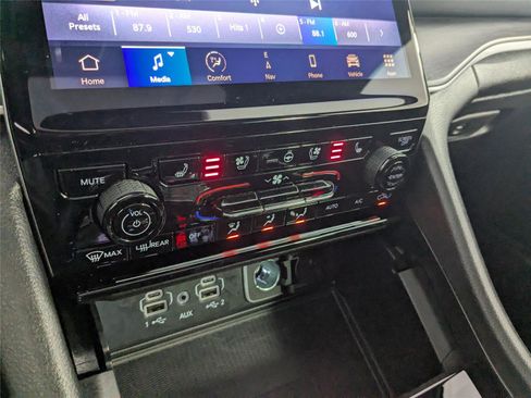 Used 2025 Jeep Grand Cherokee L Limited w/ Luxury Tech Group II image 20