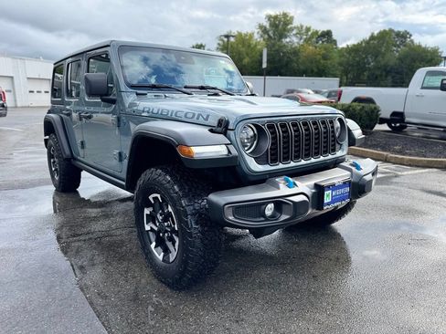 Used 2024 Jeep Wrangler Unlimited Rubicon 4xe w/ Dual Top Group AWD/4WD image 8