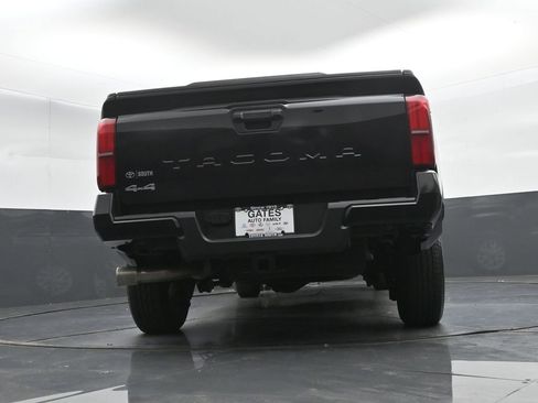 Used 2025 Toyota Tacoma SR5 AWD/4WD image 35