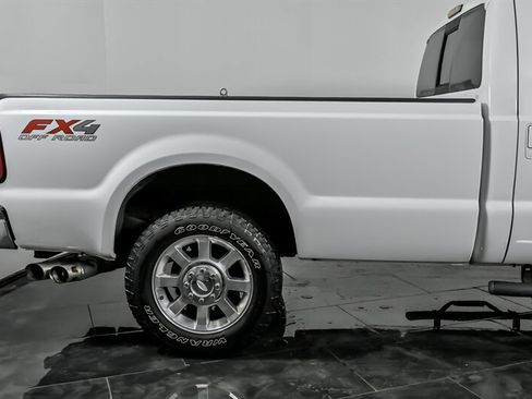 Used 2010 Ford F250 Lariat image 11