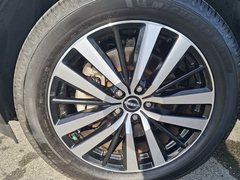 Certified 2023 Nissan Pathfinder Platinum AWD/4WD image 25