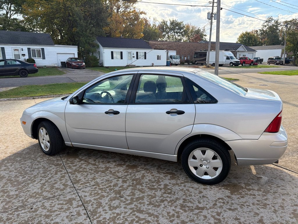 Used 2006 Ford Focus ZX4 Sedan FWD image 5