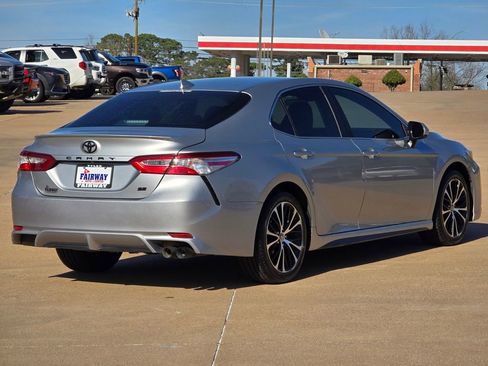 Used 2020 Toyota Camry SE image 4
