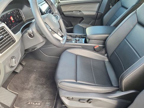 Used 2023 Volkswagen Atlas SE image 11