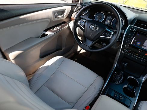 Used 2017 Toyota Camry XLE w/ Moonroof Package image 25