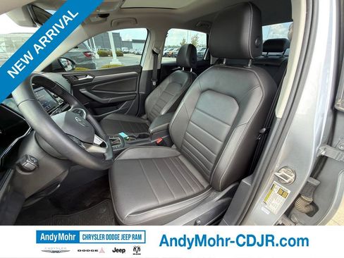 Used 2023 Volkswagen Jetta SE w/ Panoramic Sunroof Package FWD image 12