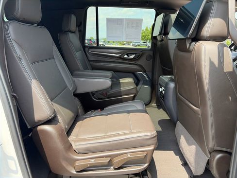 Used 2023 GMC Yukon XL Denali w/ Denali Reserve Package AWD/4WD image 43