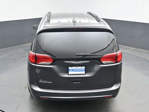 Used 2017 Chrysler Pacifica Touring-L Plus w/ Tire & Wheel Group FWD image 40