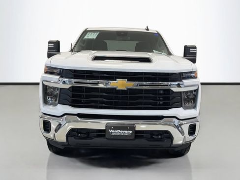 Used 2024 Chevrolet Silverado 2500 LT AWD/4WD image 2