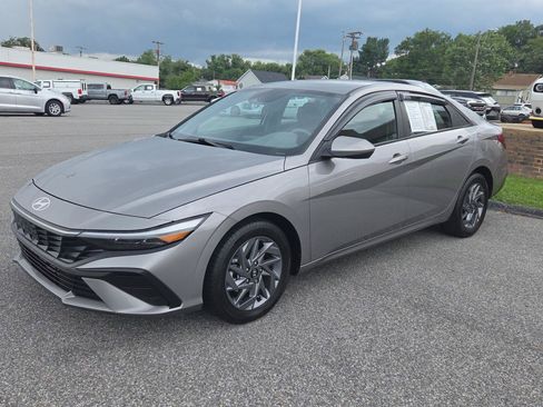 Used 2024 Hyundai Elantra SEL FWD image 7
