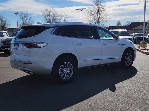 Used 2024 Buick Enclave Premium image 7