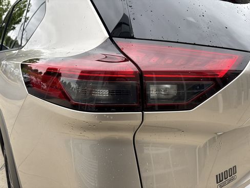 Used 2023 Nissan Rogue SL w/ SL Premium Package FWD image 10