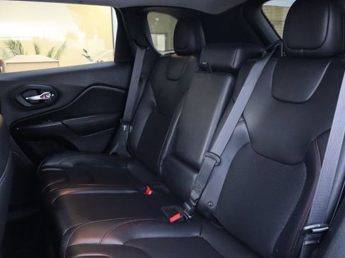 Used 2019 Jeep Cherokee Trailhawk w/ Cold Weather Group AWD/4WD image 11