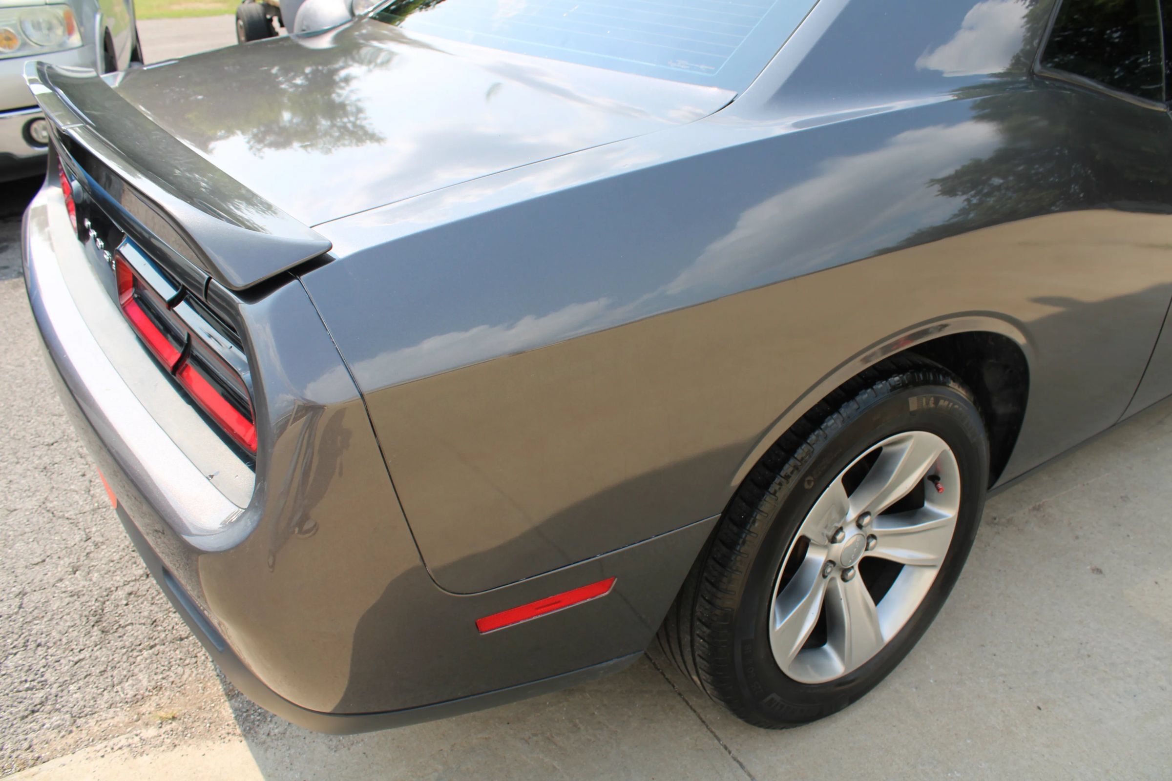 Used 2018 Dodge Challenger SXT RWD image 9