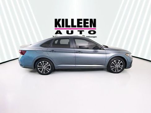 Used 2025 Volkswagen Jetta Sport image 8