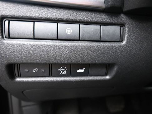 Used 2024 Nissan Rogue SV image 17