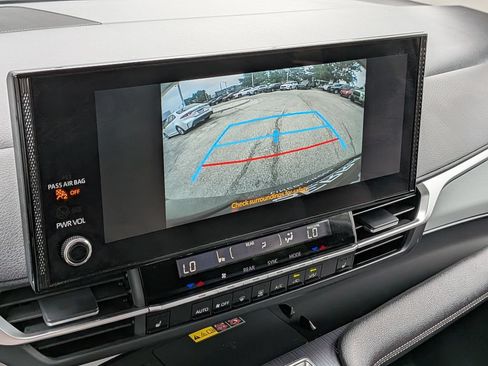 Used 2026 Toyota Sienna XLE FWD image 6