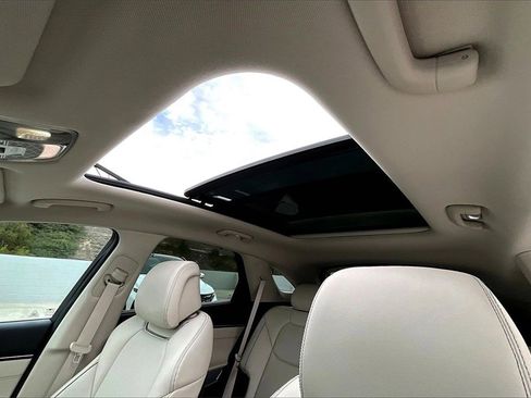 Used 2023 Genesis GV70 2.5T w/ Advanced Package image 12