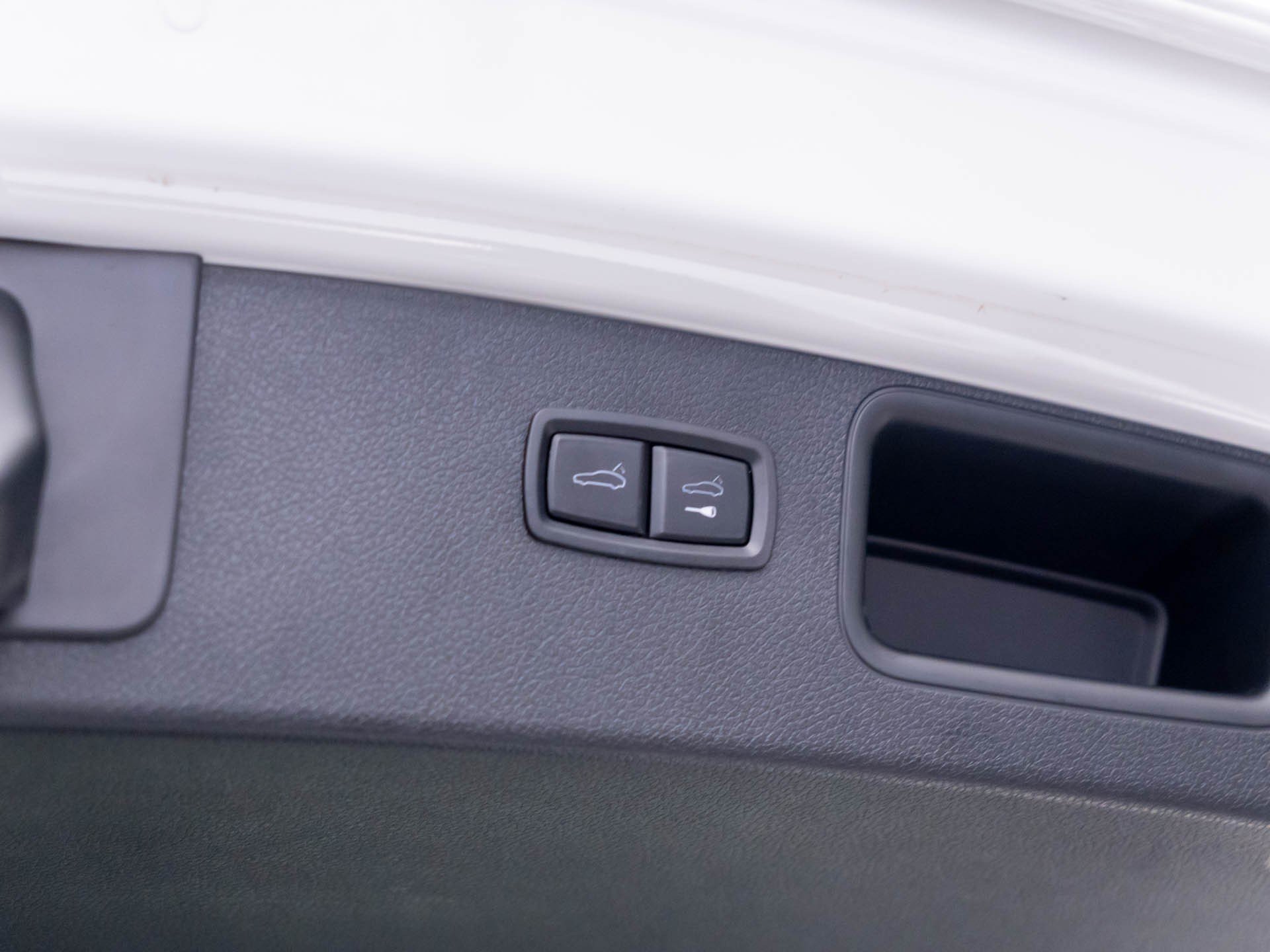 Certified 2023 Porsche Macan AWD/4WD image 28