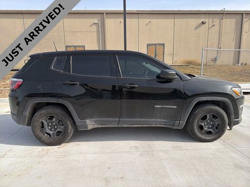 Used 2020 Jeep Compass Sport image 4