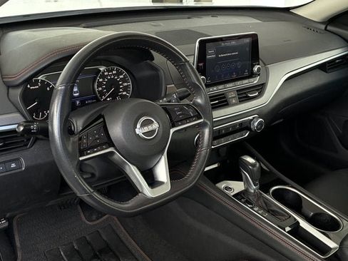Used 2025 Nissan Altima 2.5 SR FWD image 13