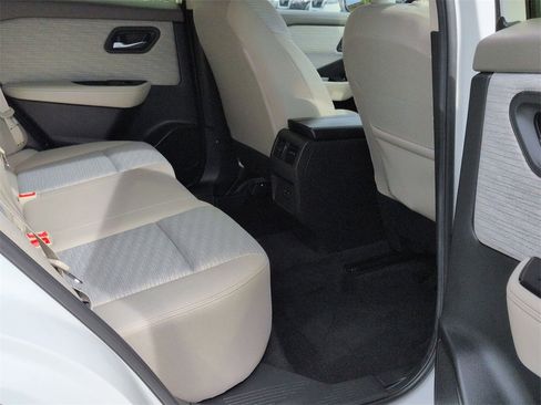 Used 2023 Nissan Rogue SV image 18