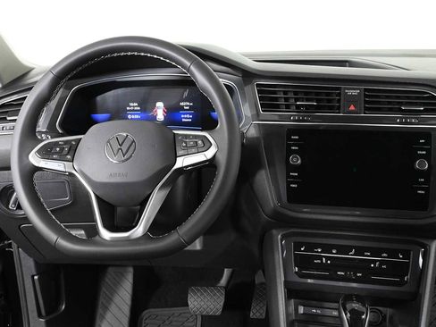 Certified 2023 Volkswagen Tiguan SE FWD image 3