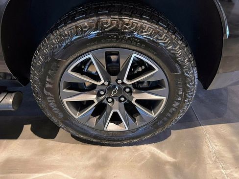 Used 2024 Chevrolet Suburban Z71 w/ Luxury Package image 11