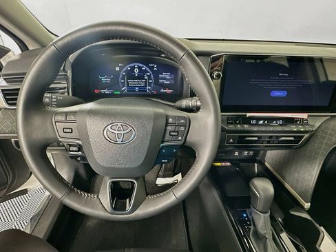 Used 2026 Toyota Camry XLE AWD/4WD image 11