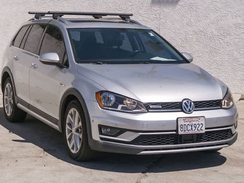 Used 2017 Volkswagen Golf Alltrack SE AWD/4WD image 3
