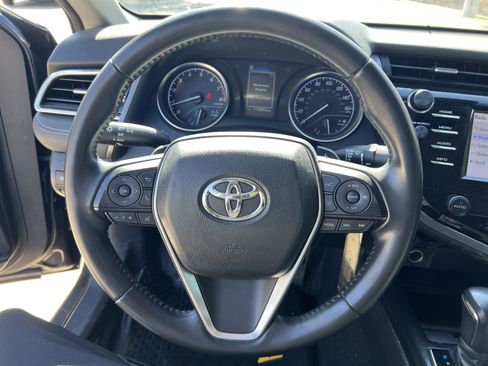 Used 2018 Toyota Camry SE image 17
