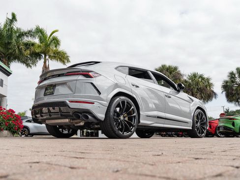 Used 2022 Lamborghini Urus AWD/4WD image 17