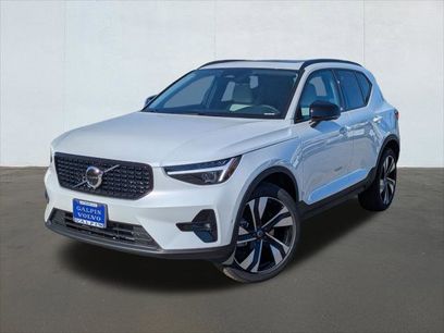 New 2026 Volvo XC40 B4 Plus w/ Climate Package