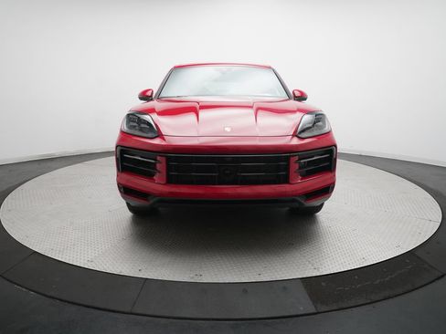 Certified 2025 Porsche Cayenne S AWD/4WD image 2