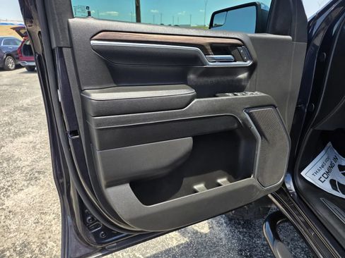 Used 2024 Chevrolet Silverado 1500 LT w/ Z71 Off-Road Package AWD/4WD image 9