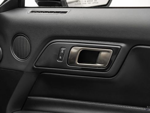 Used 2022 Ford Mustang Shelby GT500 w/ Carbon Fiber Track Pack RWD image 95