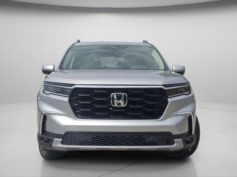 Certified 2025 Honda Pilot Touring image 3