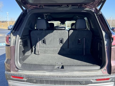 Used 2024 GMC Acadia Elevation w/ Luxury Package image 4