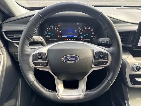 Used 2022 Ford Explorer XLT w/ Equipment Group 202A image 18