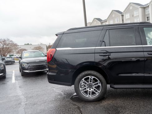 Used 2025 Ford Expedition Active image 9