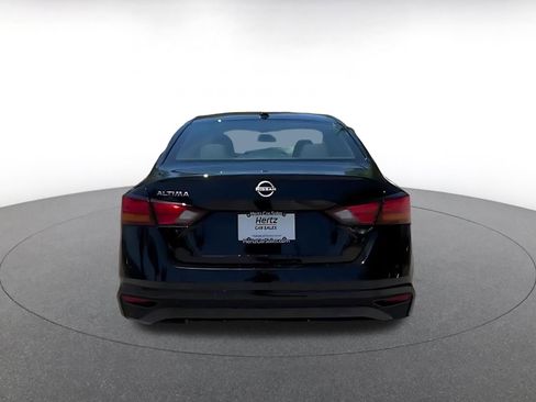 Used 2025 Nissan Altima 2.5 SV image 11