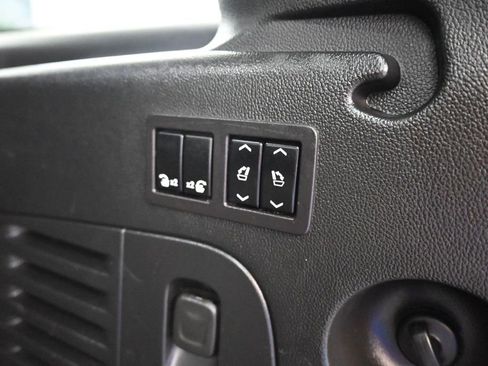 Used 2019 Chevrolet Suburban LT w/ RST Edition RWD image 23