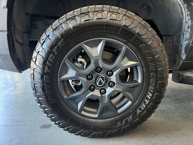 Used 2025 Lexus GX 550 AWD/4WD image 11