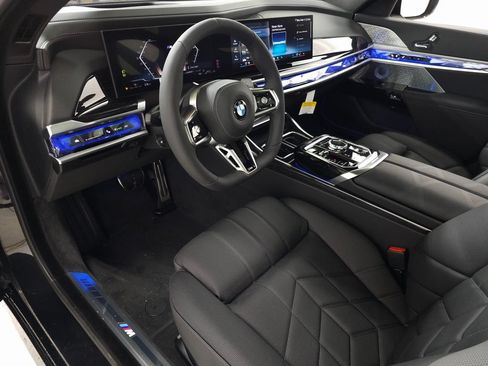 Used 2026 BMW 760i xDrive w/ Executive Package AWD/4WD image 11